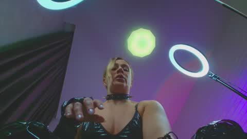 Dia  online show from December 26, 2:44 am