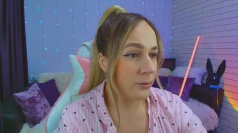 Dia  online show from February 17, 10:47 pm