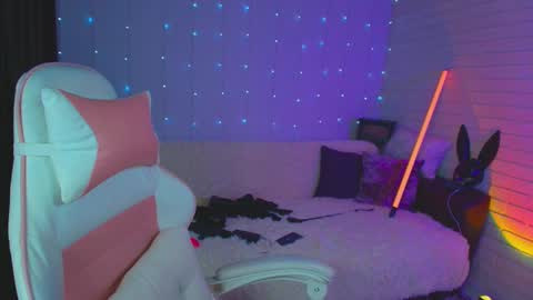 Dia  online show from March 12, 7:06 pm