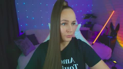 Dia  online show from September 15, 7:47 pm