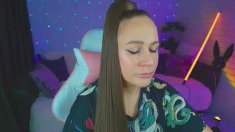 Dia  online show from October 1, 9:32 pm