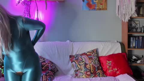 Snapshot of pepperage chatting on December 27, 10:12 am Olivia online show from December 27, 10:12 am