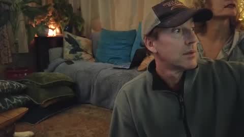 Snapshot of peppermintdusty chatting on December 6, 4:25 am Peppermint and Dusty  online show from December 6, 4:25 am