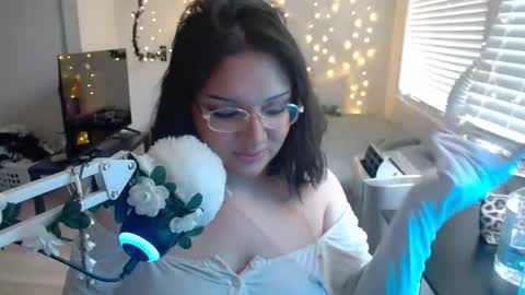 peppertreegirl online show from March 26, 3:28 pm