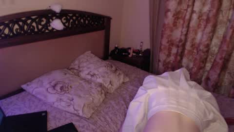 Snapshot of peralez_f chatting on May 22, 8:10 am Farida online show from May 22, 8:10 am