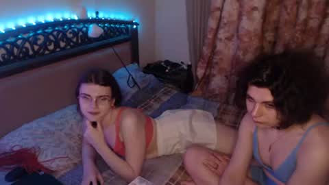 Snapshot of peralez_f chatting on June 19, 10:24 pm Farida online show from June 19, 10:24 pm