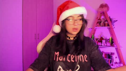 Snapshot of perfect__ana chatting on December 9, 11:03 pm Sarah Ana Banana online show from December 9, 11:03 pm