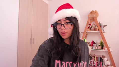 Snapshot of perfect__ana chatting on December 10, 2:28 pm Sarah Ana Banana online show from December 10, 2:28 pm