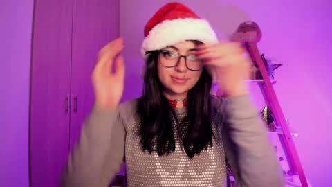 Snapshot of perfect__ana chatting on December 13, 5:49 am Sarah Ana Banana online show from December 13, 5:49 am