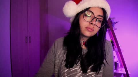 Snapshot of perfect__ana chatting on December 13, 9:35 am Sarah Ana Banana online show from December 13, 9:35 am