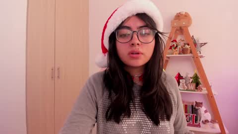 Snapshot of perfect__ana chatting on December 13, 12:39 pm Sarah Ana Banana online show from December 13, 12:39 pm