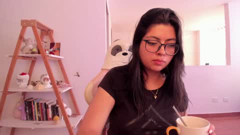 Snapshot of perfect__ana chatting on February 7, 10:20 pm Sarah Ana Banana online show from February 7, 10:20 pm