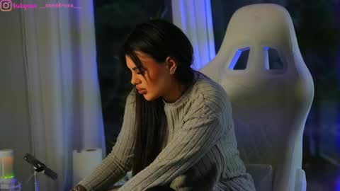 Dee online show from December 11, 8:58 am