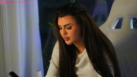 Dee online show from December 17, 8:34 am