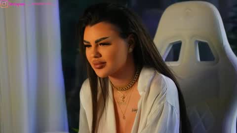 Dee online show from December 18, 8:31 am