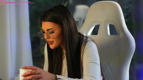 Dee online show from December 23, 9:38 am