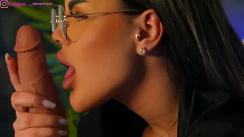 Dee online show from January 21, 1:00 pm