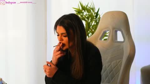 Dee online show from February 20, 9:33 am