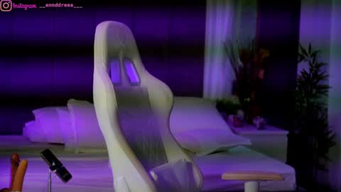 Dee online show from October 7, 2:14 pm