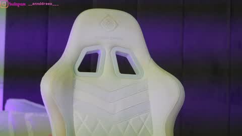 Dee online show from December 22, 4:26 pm