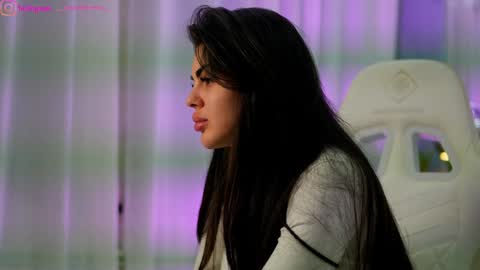 Dee online show from January 12, 5:07 pm