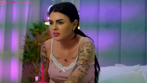 Dee online show from April 22, 8:10 pm