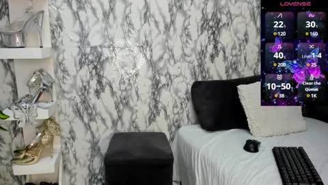 Snapshot of perla_thompson1 chatting on February 26, 8:33 pm Perla Thompson online show from February 26, 8:33 pm