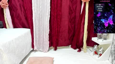 Snapshot of perla_thompson1 chatting on October 24, 9:22 pm Perla Thompson online show from October 24, 9:22 pm