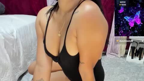 Snapshot of perla_thompson1 chatting on November 15, 9:43 pm Perla Thompson online show from November 15, 9:43 pm