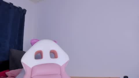 Snapshot of perlaa7 chatting on December 27, 2:25 am Perla online show from December 27, 2:25 am