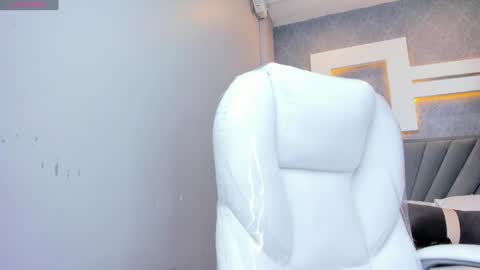 Snapshot of perlaevansx chatting on December 16, 11:07 pm PERLA online show from December 16, 11:07 pm