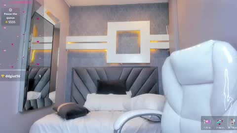 Snapshot of perlaevansx chatting on February 27, 3:25 am PERLA online show from February 27, 3:25 am