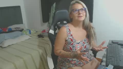 Snapshot of perlagoloza05 chatting on December 18, 3:58 am goloza online show from December 18, 3:58 am