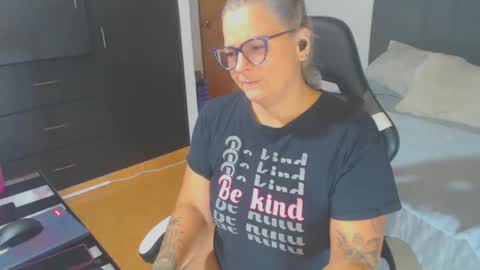 Snapshot of perlagoloza05 chatting on February 24, 1:02 am goloza online show from February 24, 1:02 am