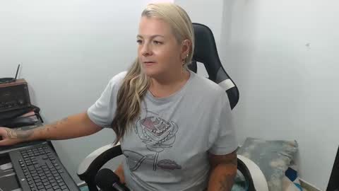 Snapshot of perlagoloza05 chatting on September 27, 4:06 am goloza online show from September 27, 4:06 am