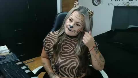 Snapshot of perlagoloza05 chatting on November 1, 1:07 am goloza online show from November 1, 1:07 am