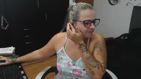 Snapshot of perlagoloza05 chatting on November 11, 2:55 am goloza online show from November 11, 2:55 am