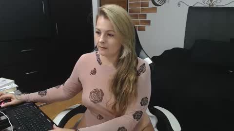 Snapshot of perlagoloza05 chatting on November 21, 2:43 am goloza online show from November 21, 2:43 am