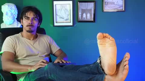 andres    online show from February 12, 7:45 pm