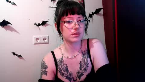 Snapshot of persephones_garden chatting on June 15, 12:07 pm Persephone online show from June 15, 12:07 pm
