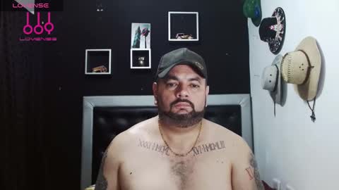 Snapshot of perverseveteranmanxxx chatting on December 10, 11:08 pm Carlos online show from December 10, 11:08 pm