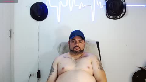 Snapshot of perverseveteranmanxxx chatting on December 19, 5:07 am Carlos online show from December 19, 5:07 am