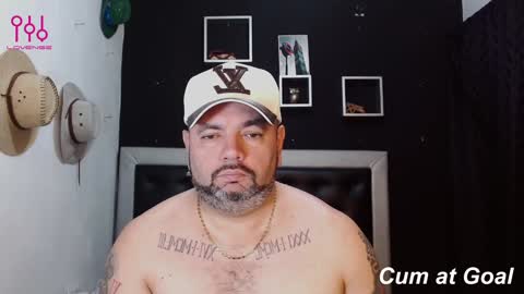 Snapshot of perverseveteranmanxxx chatting on January 21, 3:54 pm Carlos online show from January 21, 3:54 pm