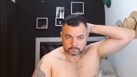 Snapshot of perverseveteranmanxxx chatting on January 23, 1:13 pm Carlos online show from January 23, 1:13 pm