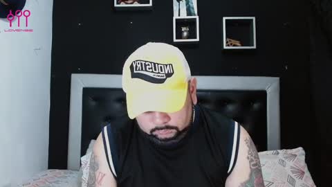 Snapshot of perverseveteranmanxxx chatting on February 22, 1:44 am Carlos online show from February 22, 1:44 am