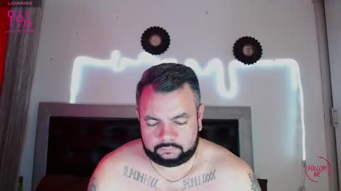 Snapshot of perverseveteranmanxxx chatting on October 6, 1:08 pm Carlos online show from October 6, 1:08 pm