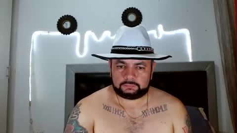 Snapshot of perverseveteranmanxxx chatting on October 18, 4:37 am Carlos online show from October 18, 4:37 am