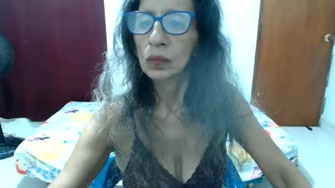 Snapshot of pervert_milf4uu_4 chatting on June 24, 4:11 am luz online show from June 24, 4:11 am