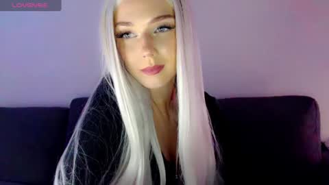 Snapshot of pervyblonde chatting on December 29, 1:28 pm Isabella online show from December 29, 1:28 pm