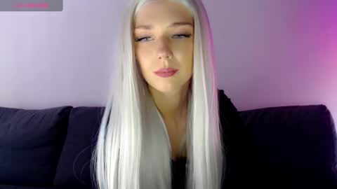 Snapshot of pervyblonde chatting on February 18, 12:06 pm Isabella online show from February 18, 12:06 pm